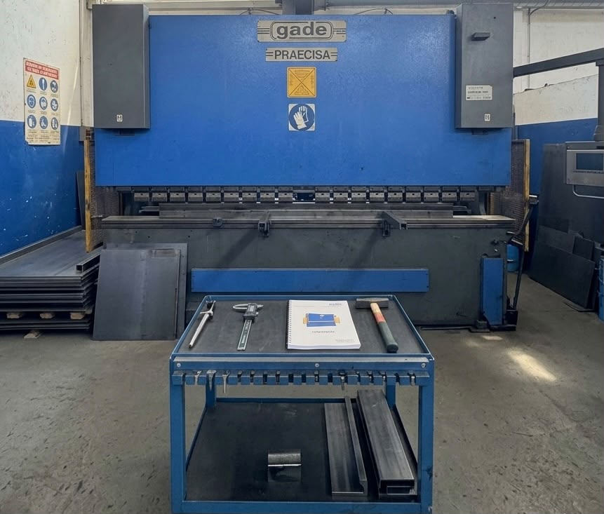 Piegatura grande formato — Gade Praecisa 200 t × 4.200 mm